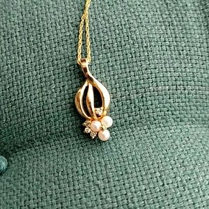 14k gold pendant and chain